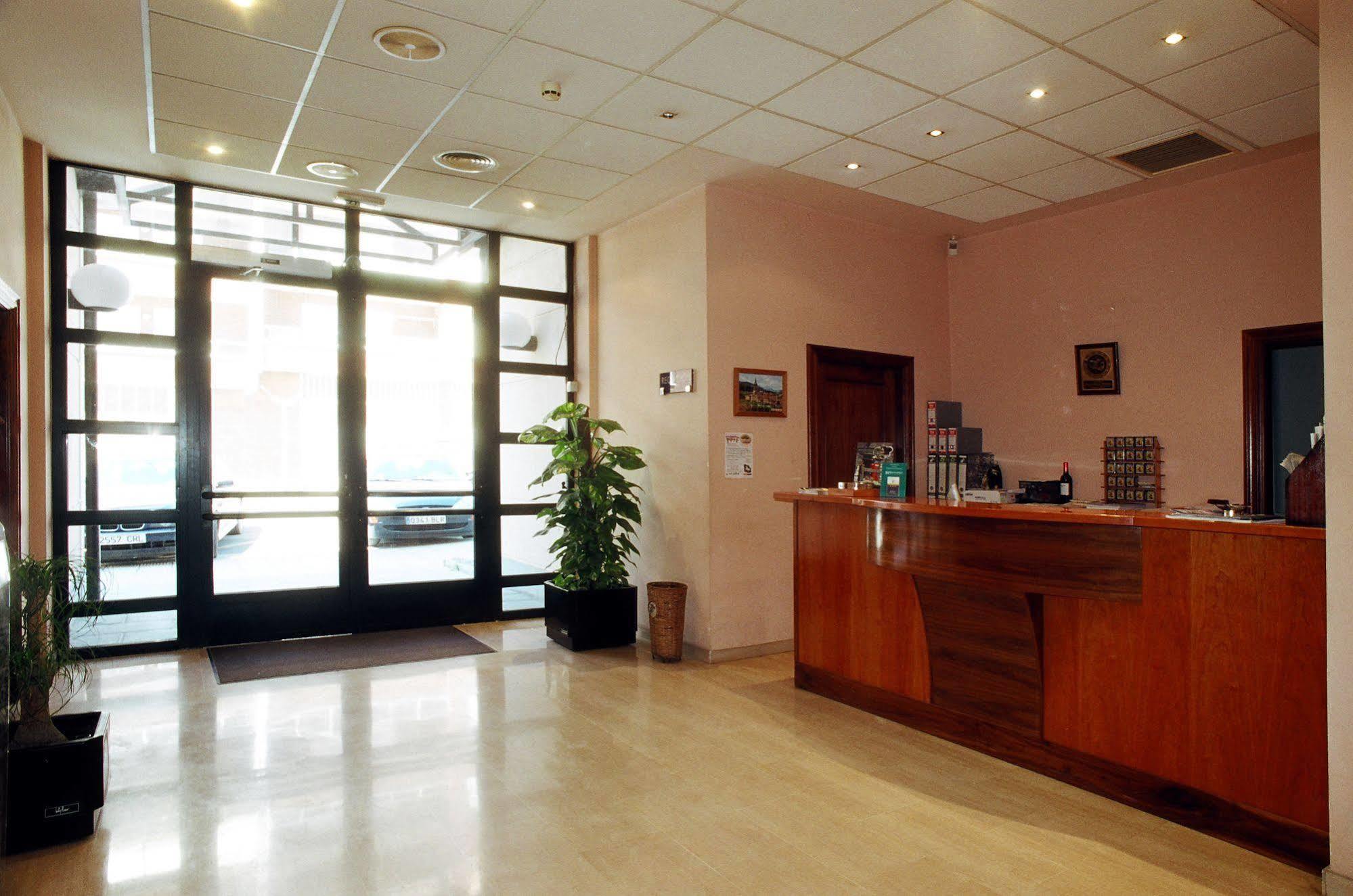 Luz Hotel Haro Beltér fotó