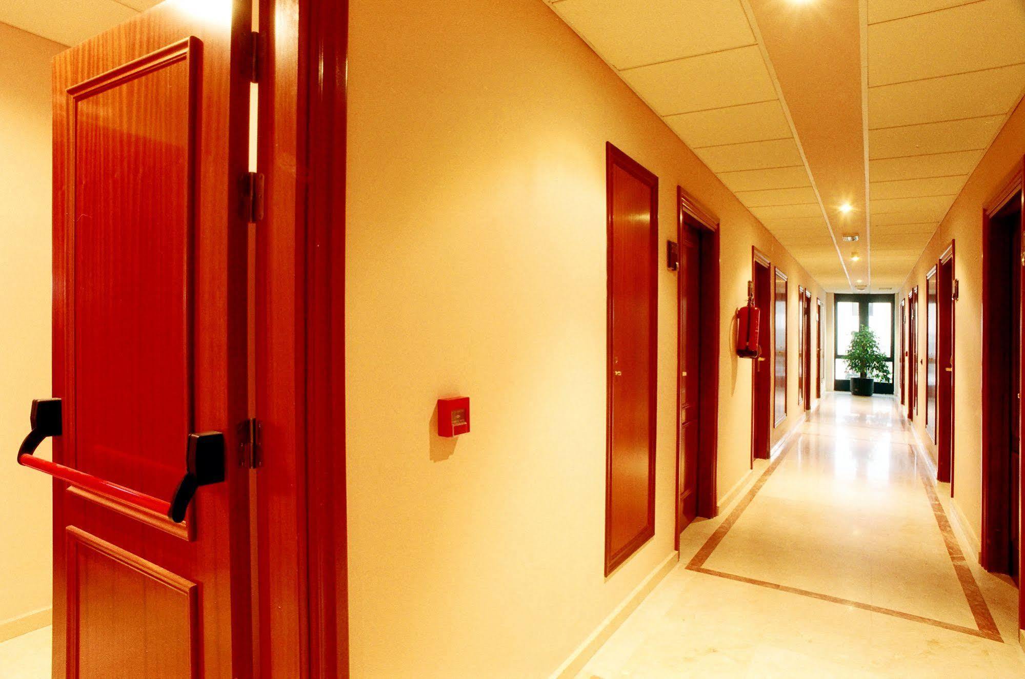 Luz Hotel Haro Beltér fotó